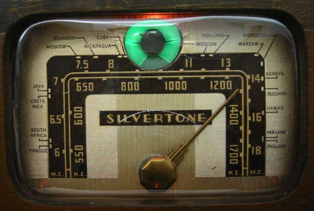 Silvertone_6120A_Dial.jpg